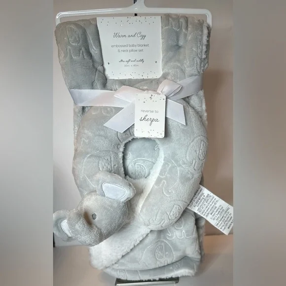 New Warm And Cozy Embossed Baby Blanket Elep Neck Pillow Set 30x40 White Fleece - Picture 5 of 8